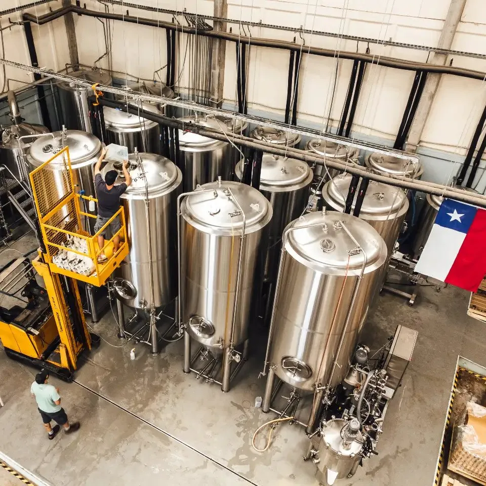 Estanques de fermentación en la planta Tamango